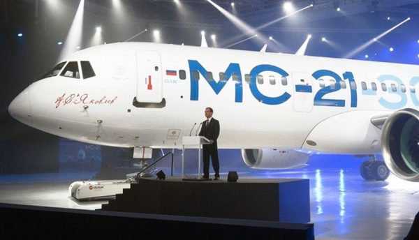 Despega el avión ruso Irkut MC-21