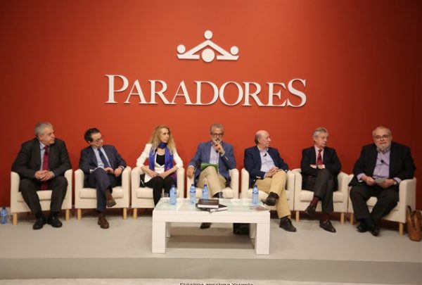 Paradores revela el origen y desarrollo de la cadena en un libro que repasa sus 90 años de historia