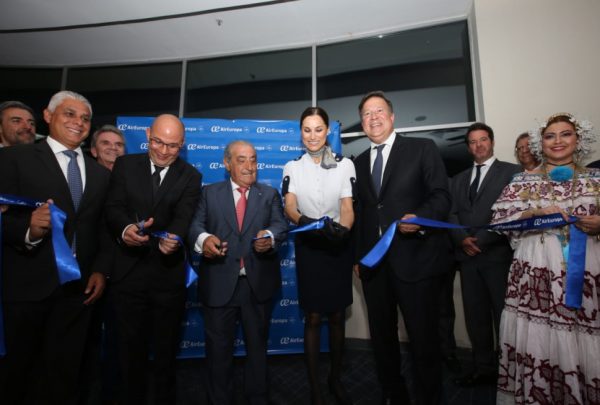 El presidente de Panamá recibe a Air Europa