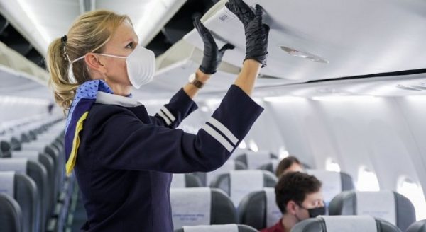 El 83% de los viajeros apoyan el uso de mascarilla en el avión