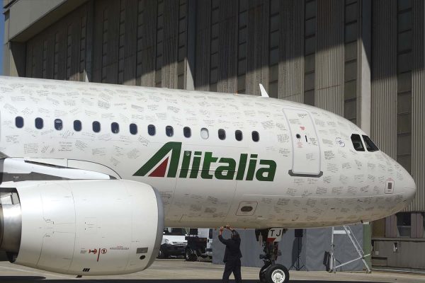 Alitalia dejará de volar el 15 de octubre