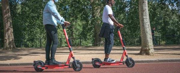 FREE NOW extiende su oferta multimodal en Málaga integrando los patinetes de Voi