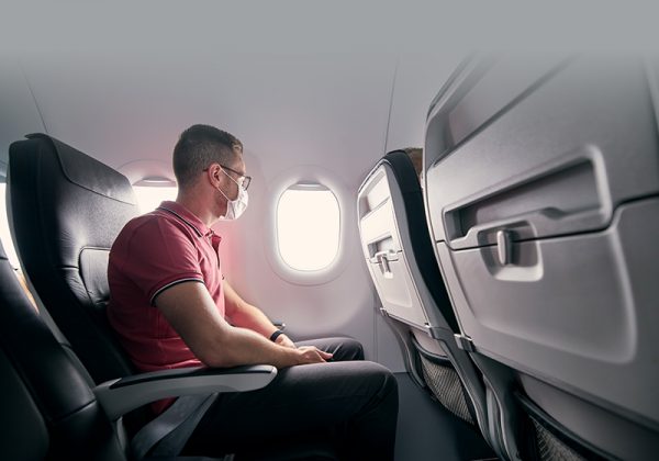 España mantendrá la mascarilla obligatoria en los aviones