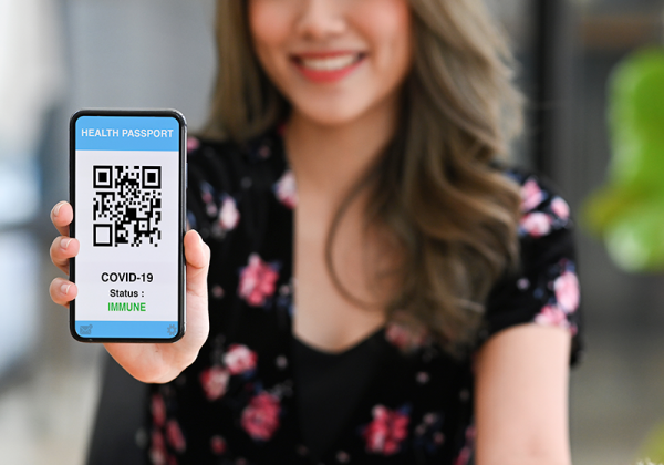 España elimina el pasaporte COVID para viajeros de países de la UE y Schengen