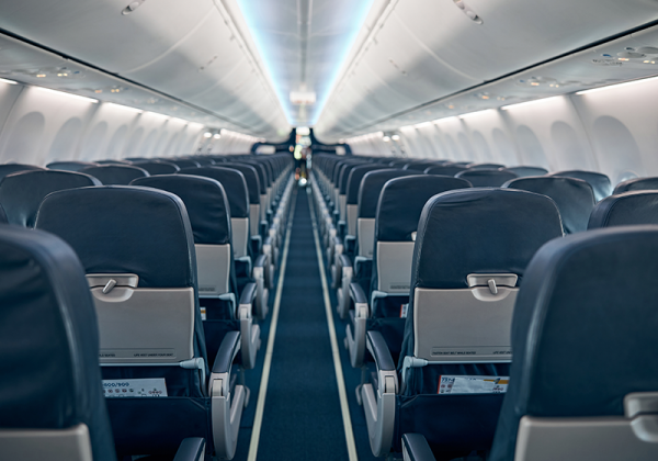 El precio de los billetes de avión aumenta un 45% en España