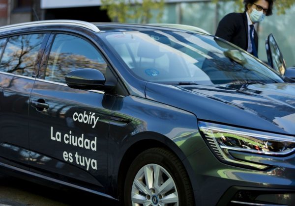 Las empresas podrán ofrecer a sus empleados un saldo mensual en Cabify como un beneficio para fomentar la movilidad sostenible