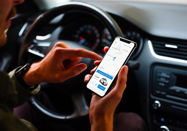 Casi la mitad de los españoles que utilizan sus coches para viajes de negocios los revisan solo cuando pasan la ITV