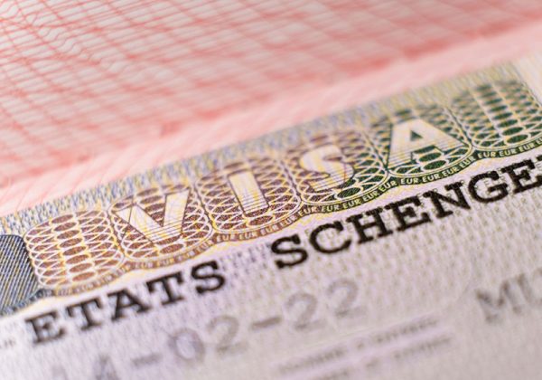 Las solicitudes de visados se disparan y aumentan su antelación