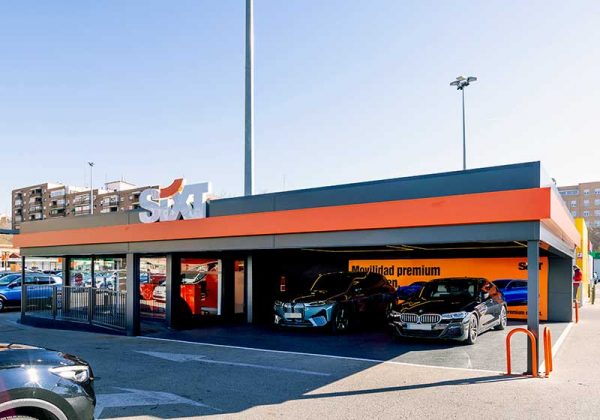 SIXT presenta su oficina flagship en la estación de trenes Madrid Puerta de Atocha