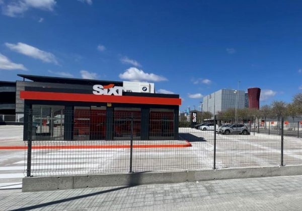 World Padel Tour y SIXT ponen en marcha la primera pista de pádel sobre ruedas del mundo