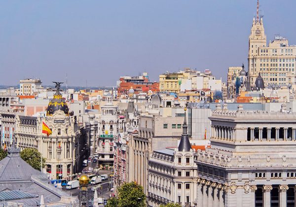 Avani Alonso Martínez se estrena en Madrid entre guiños y experiencias locales