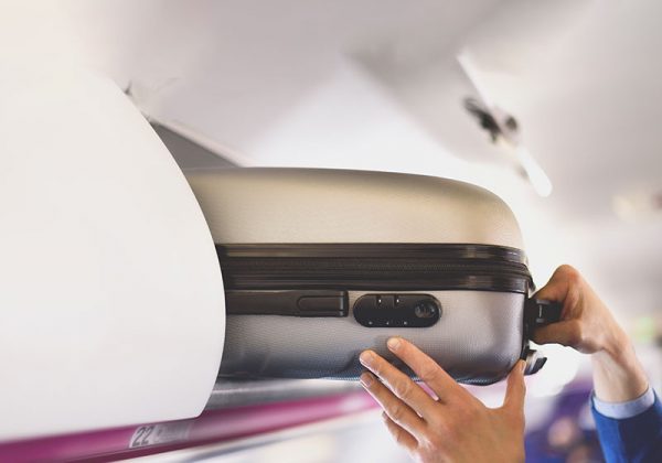 La UE deja a las aerolíneas que regulen los criterios de tamaño y tarifas del equipaje de mano