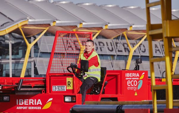 Los sindicatos posponen la huelga de handling de Iberia en Navidad