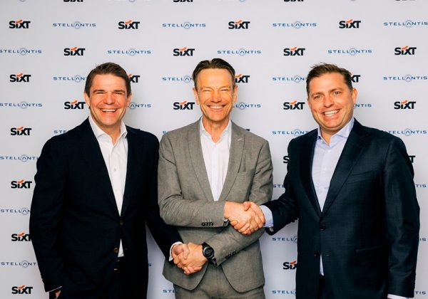 SIXT y Stellantis llegan a un acuerdo para la compra de hasta 250.000 vehículos, sentando las bases para una mayor expansión mundial