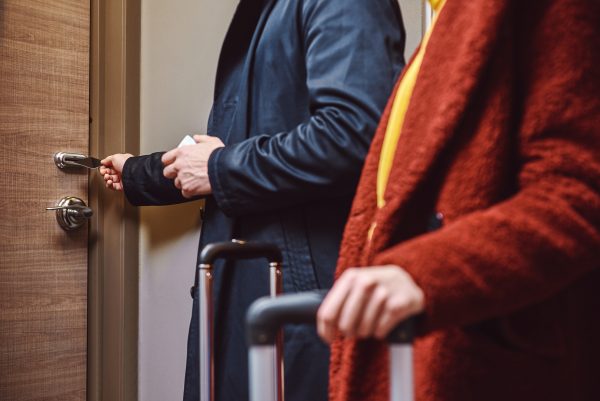 Los expertos advierten: tu habitación de hotel sin llave podría ser vulnerable a los piratas informáticos