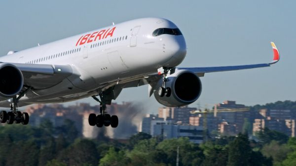 Iberia estrena WhatsApp como canal para hacer el check-in y lanza nuevos menús