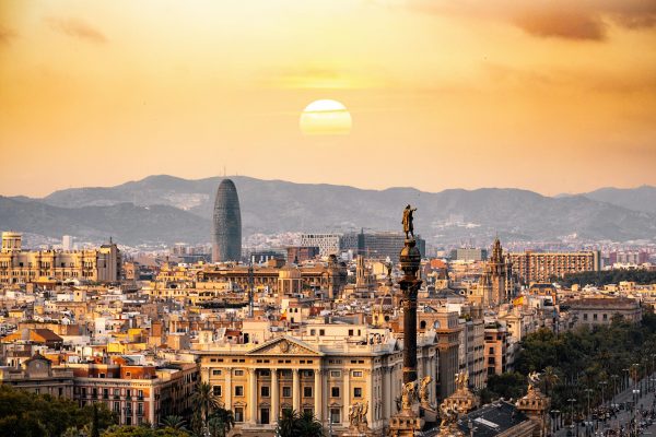 Barcelona incrementa la tasa turística a 4 euros por persona y noche