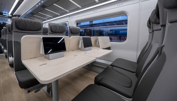 Renfe aumenta en más de 4.500 las plazas semanales en el corredor a Barcelona