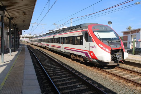 Renfe lanza más de 3,3 millones de plazas de AVE y Larga Distancia para viajar en agosto