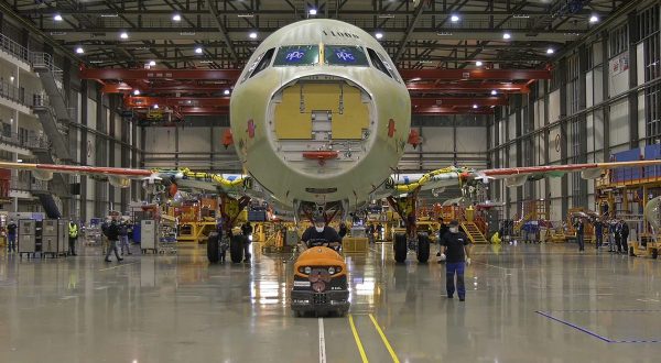 Boeing casi empata con Airbus en nuevos aviones