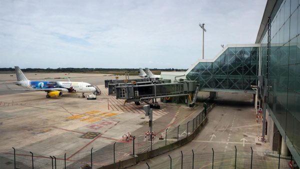La Generalitat cierra con Aena la ampliación del aeropuerto de El Prat por 3.200 millones