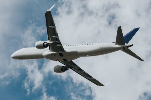 El tráfico aéreo mundial crece casi un 7% en octubre impulsado por la demanda internacional