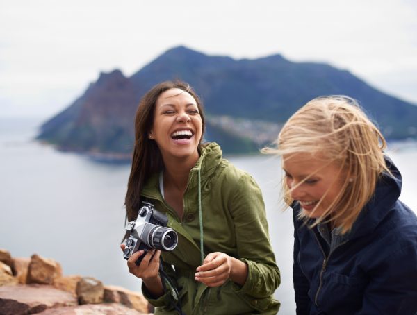 El verano más digital: la IA, el móvil y las redes sociales redefinen la forma de viajar