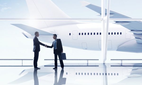 Los viajes de negocios en 2026 cambian las reglas: menos vuelos, ROI más estricto, más IA y cuidado de los empleados