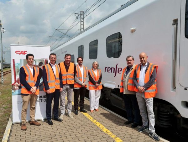 Renfe prueba los trenes eléctricos de CAF que se destinarán al Corredor Mediterráneo